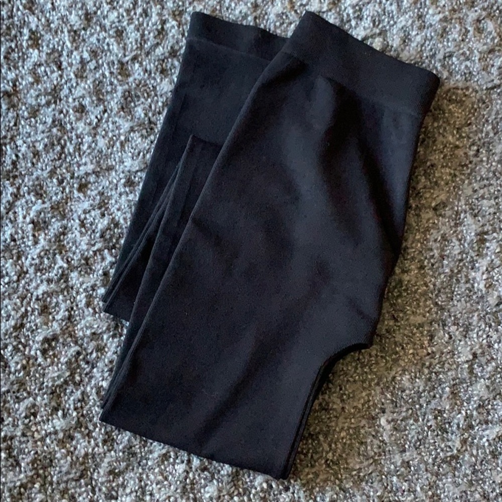 Nikibiki Solid Black Leggings One Size